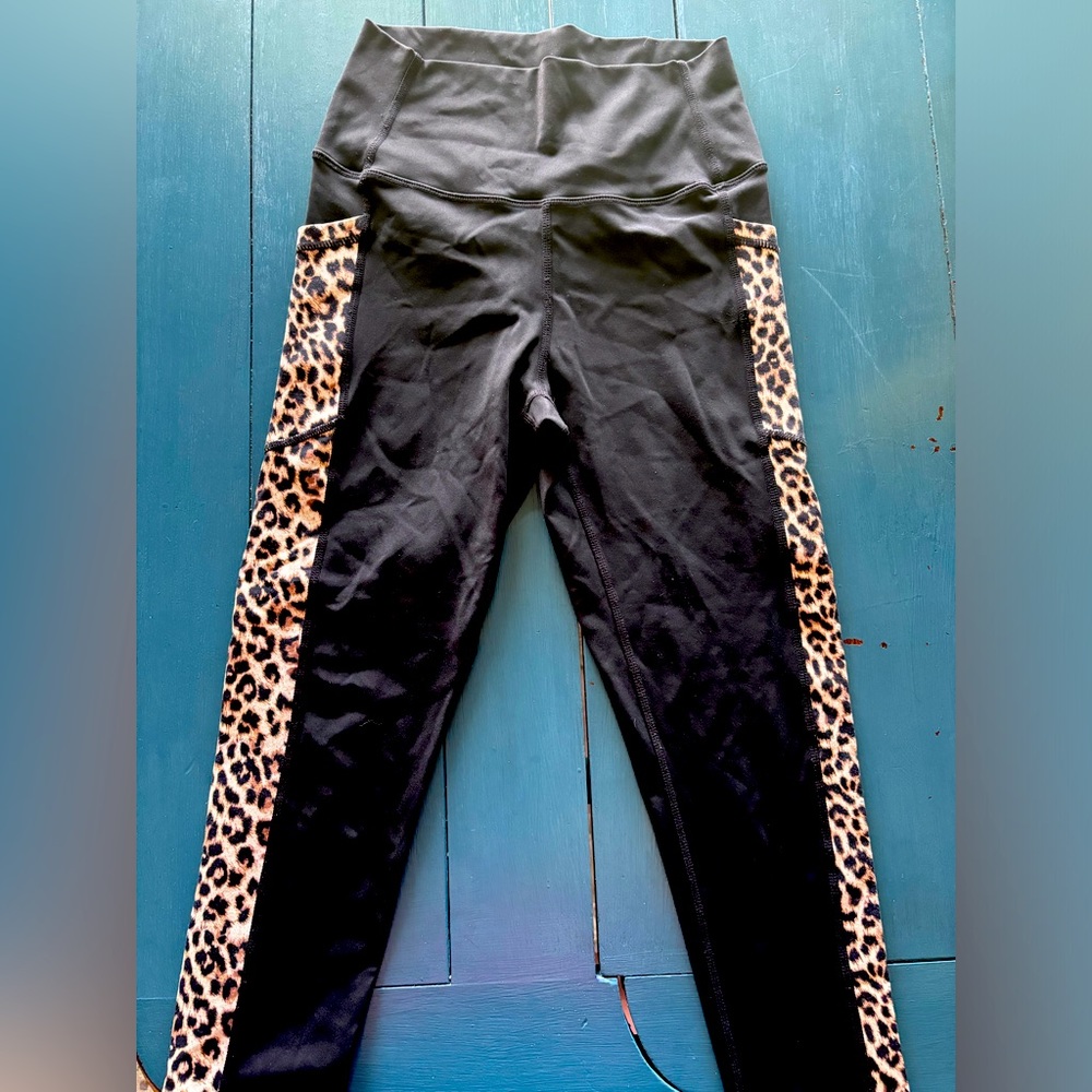Zyia Black/Leopard light n Tight Hi Rise Capri with Pocket